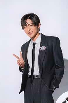 Amazon.co.jp: Snow Man 公式 生 写真（目黒蓮）SM02309 : おもちゃ